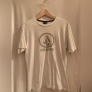 Volcom white shirt short sleeve t-shirt. Size Meduim